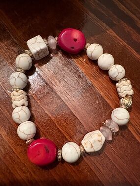 Natural Howlite Stone Beaded Bracelet with Red Coral Accent Beads